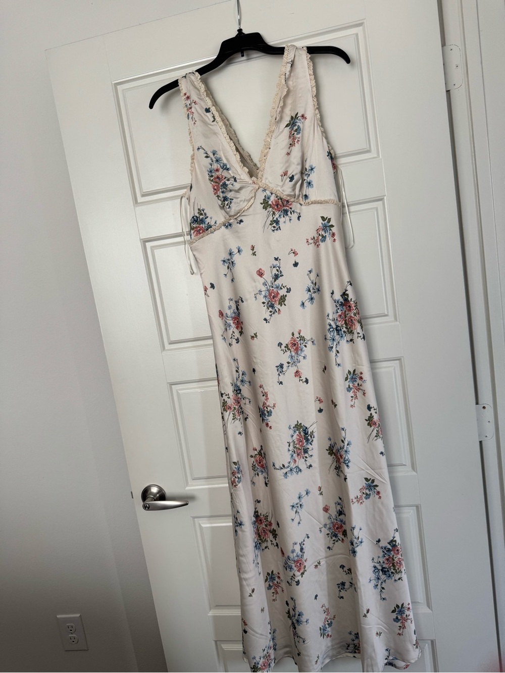 Jessica Simpson Cream Floral Maxi Dress with Lace Trim